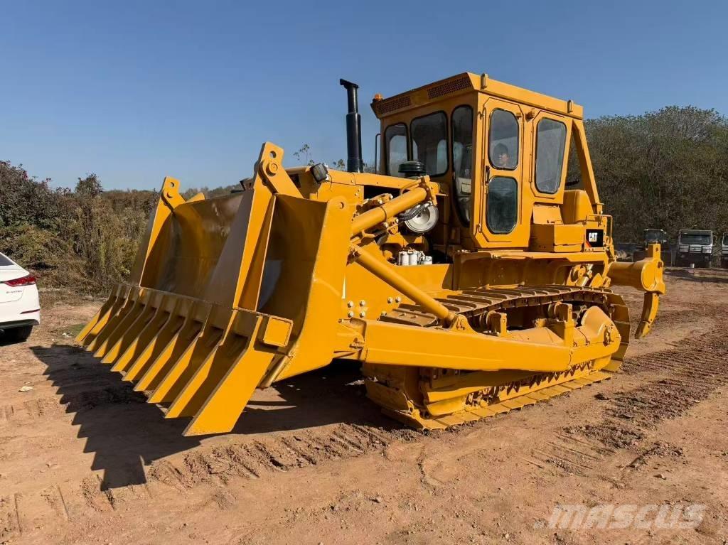 CAT D 8 K بلدوزرات مجنزرة