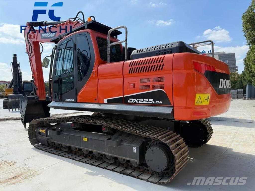 Doosan DX 225 LC حفارات زحافة