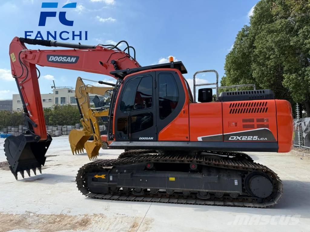 Doosan DX 225 LC حفارات زحافة