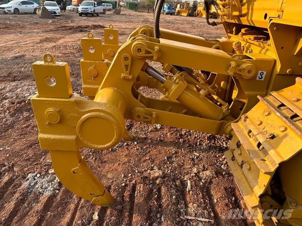 CAT D 6 G بلدوزرات مجنزرة
