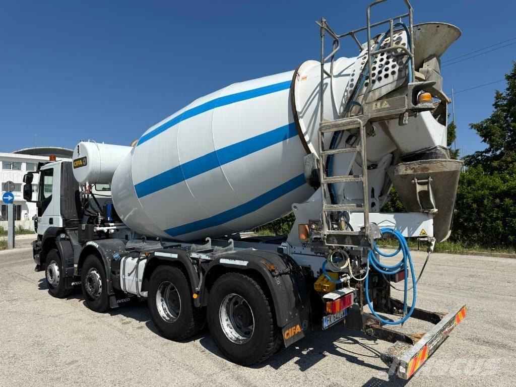 Iveco Trakker 500 شاحنات خرسانة