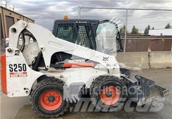 Bobcat S250 لوادر انزلاقية التوجيه