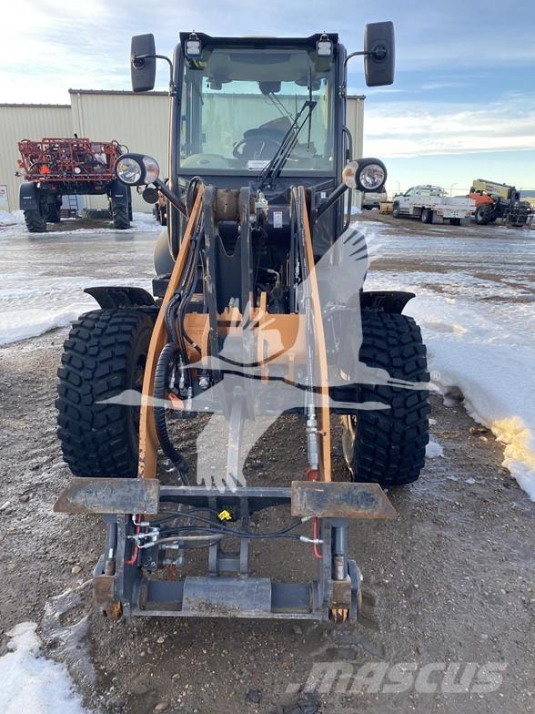 CASE 221F لوادر بعجل