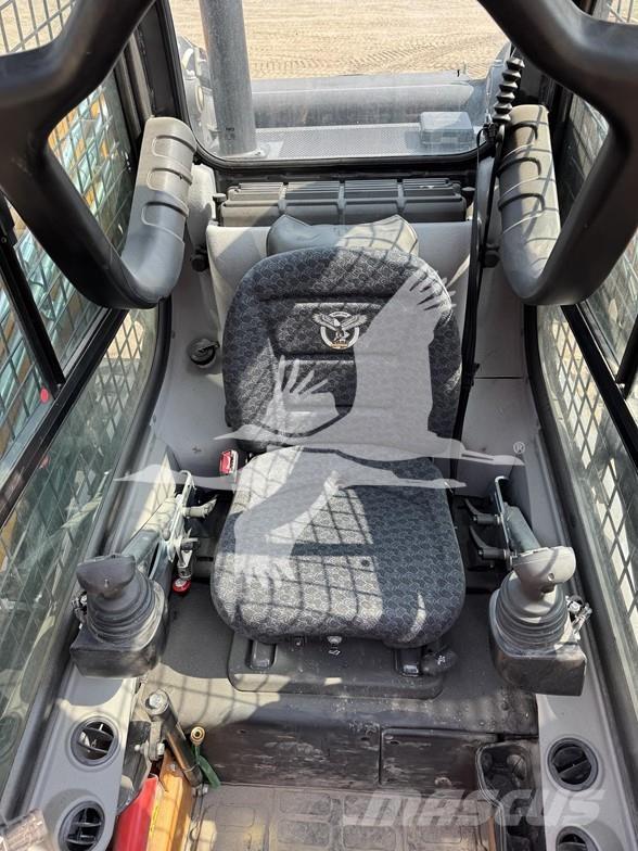 CASE TV450B لوادر انزلاقية التوجيه