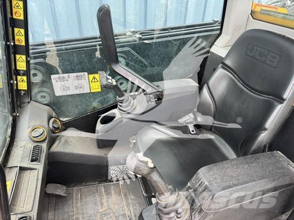 JCB 3TS-8T لوادر انزلاقية التوجيه