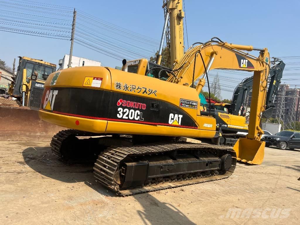 CAT 320 C حفارات زحافة