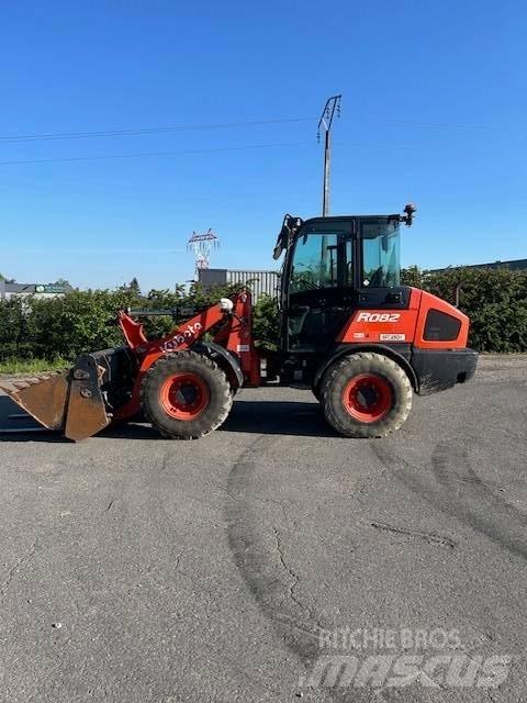 Kubota R 082 لوادر بعجل