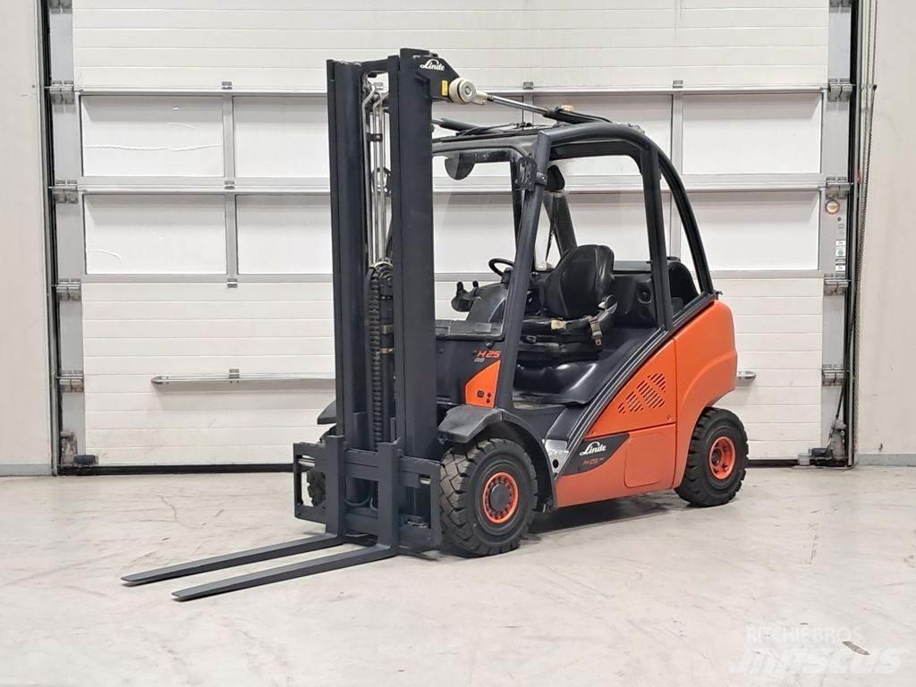 Linde H25T-02 شاحنات LPG