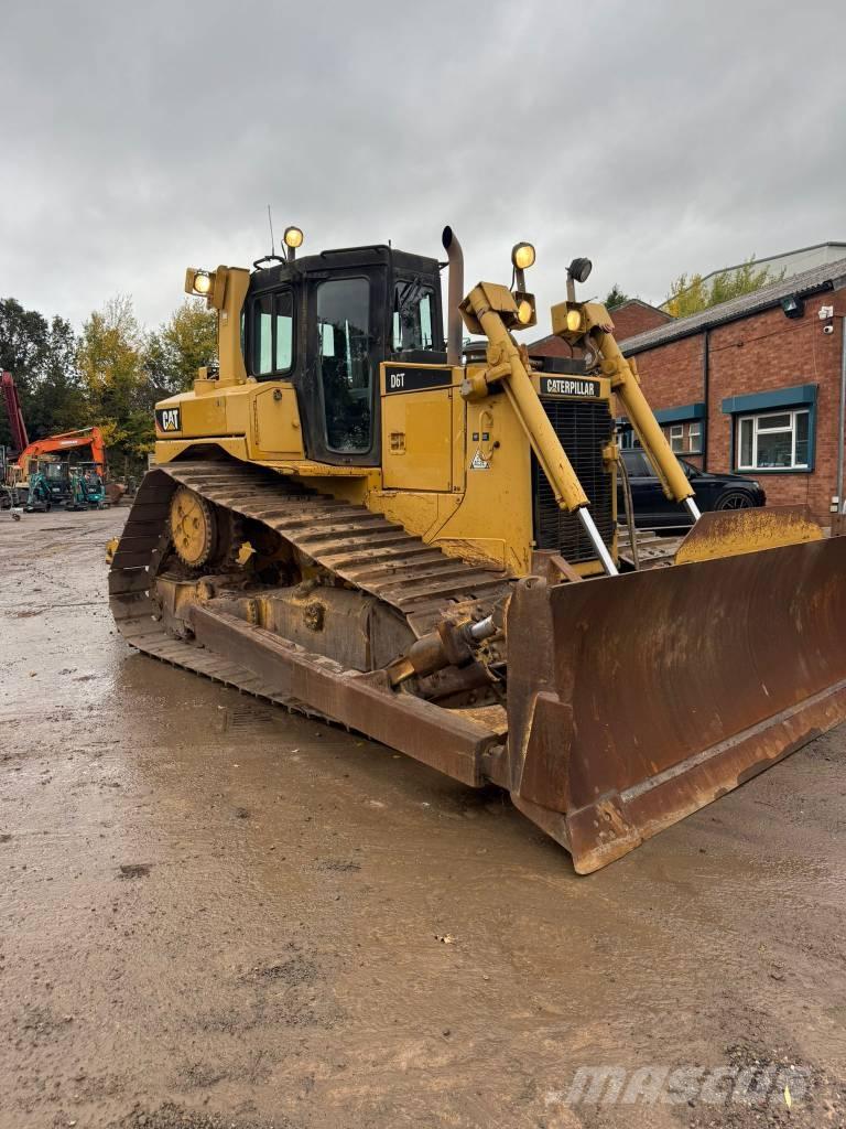 CAT D 6 T LGP بلدوزرات مجنزرة