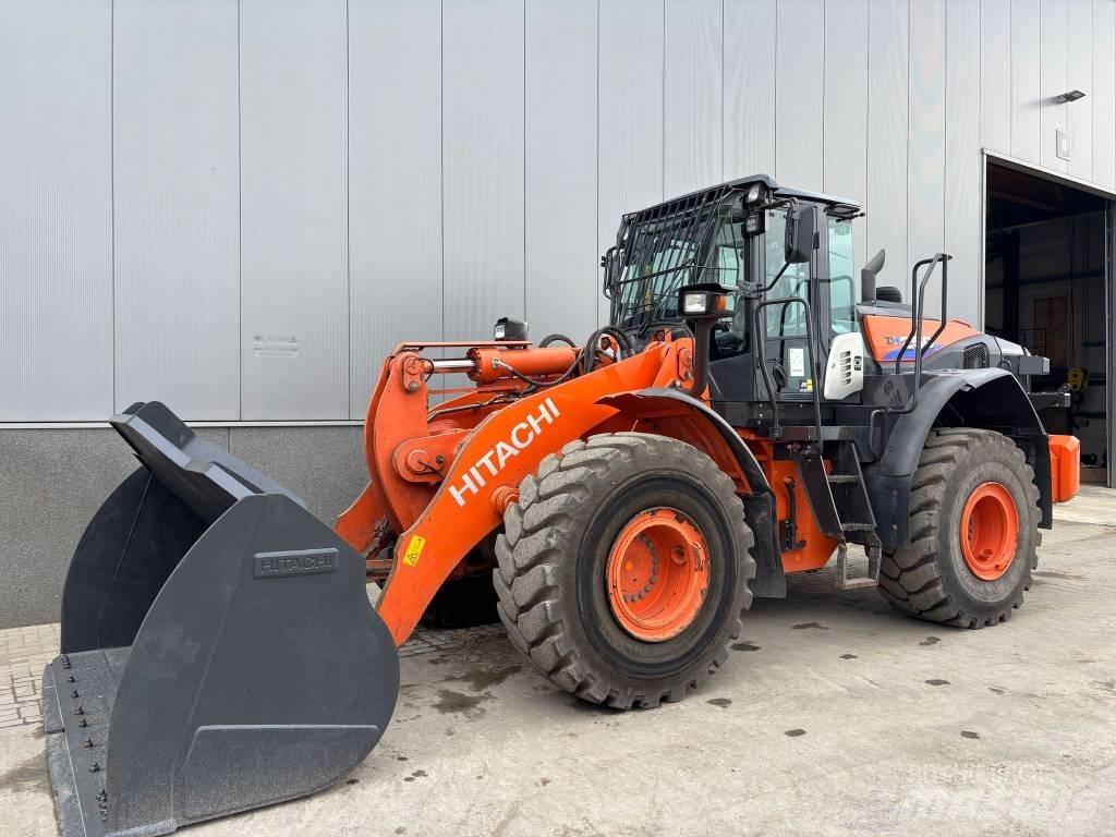 Hitachi ZW 250-6 لوادر بعجل