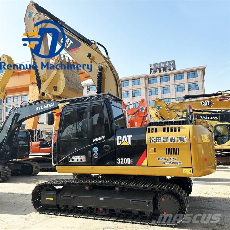 CAT 320 D2 حفارات زحافة