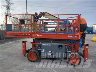 SkyJack SJ 6832 RT رافعات مقصية الشكل