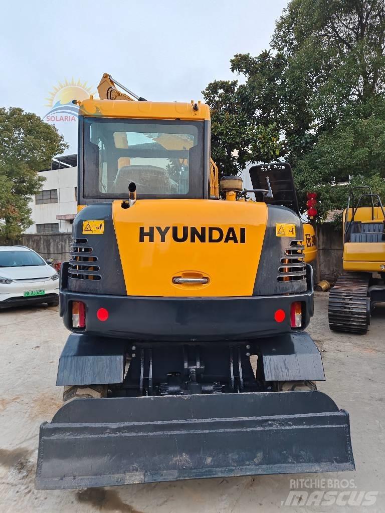 Hyundai R 60 W حفارات بعجل