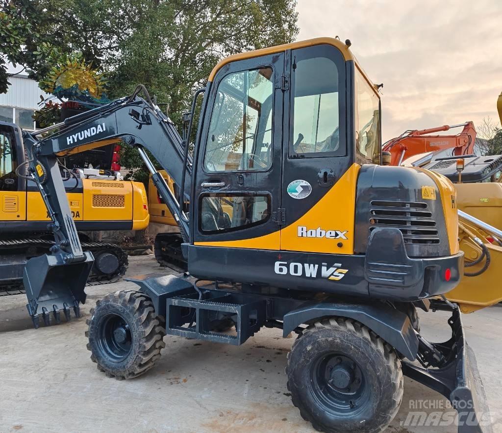 Hyundai R 60 W حفارات بعجل