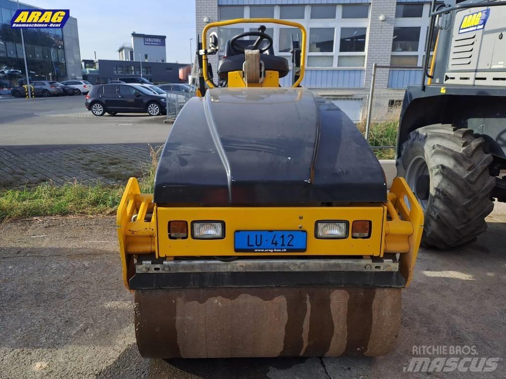 Bomag BW 120 AC-4 مداحل ثنائية الاسطوانة