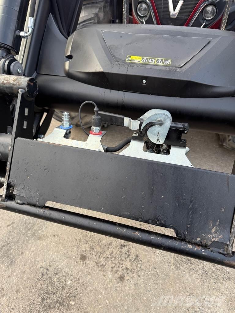 Valtra T234 الجرارات