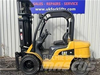 CAT DP 30 N شاحنات الديزل