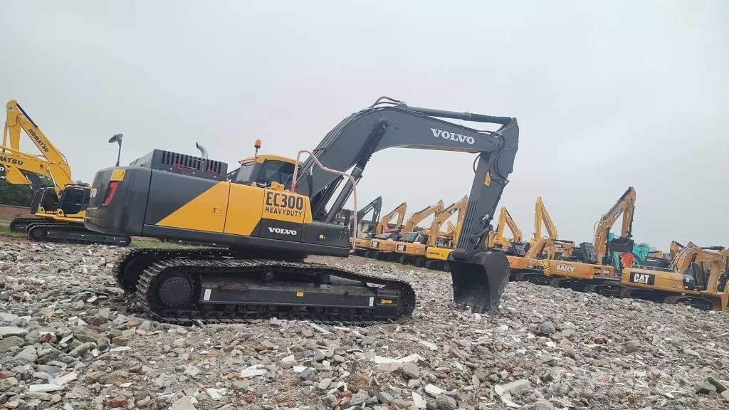 Volvo EC 300 D حفارات زحافة