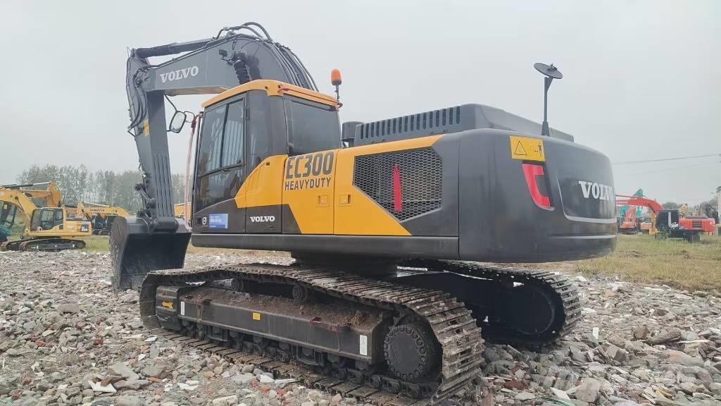 Volvo EC 300 D حفارات زحافة