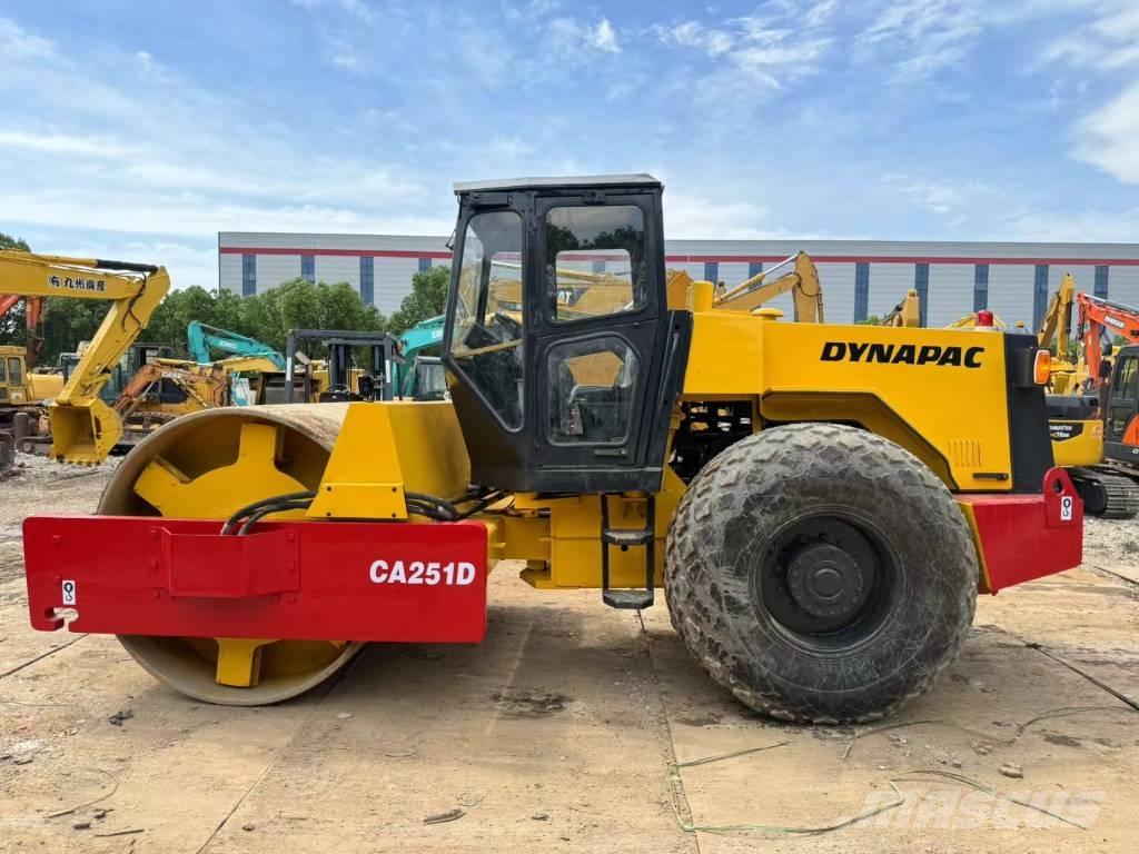 Dynapac CA251D مداحل أحادية الأسطوانة