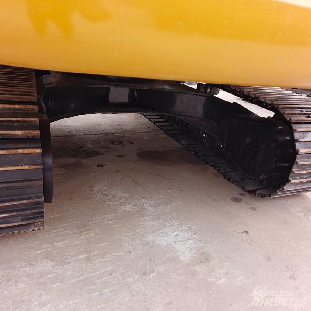 CAT 320D حفارات زحافة