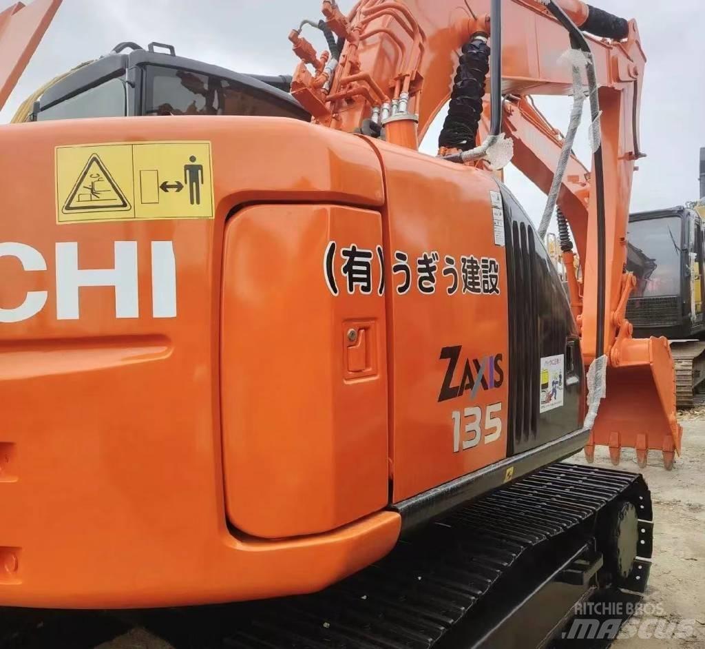 Hitachi 135US-6 حفارات زحافة