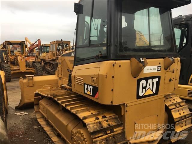 CAT D 5 K بلدوزرات مجنزرة