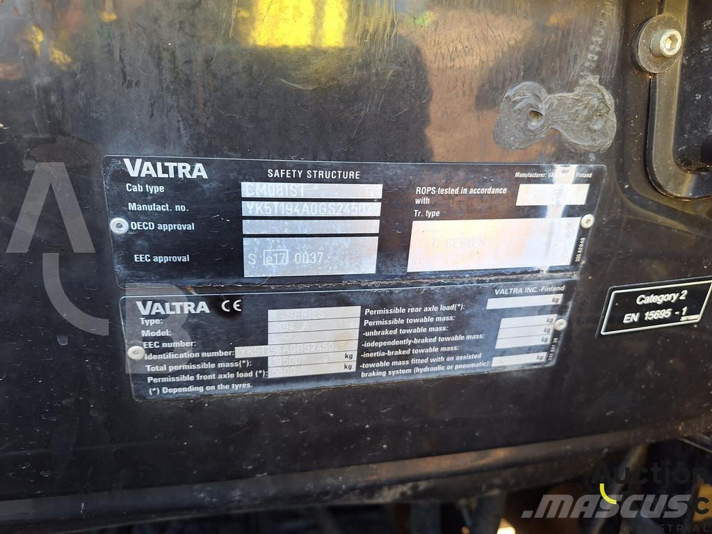 Valtra T 194 A الجرارات
