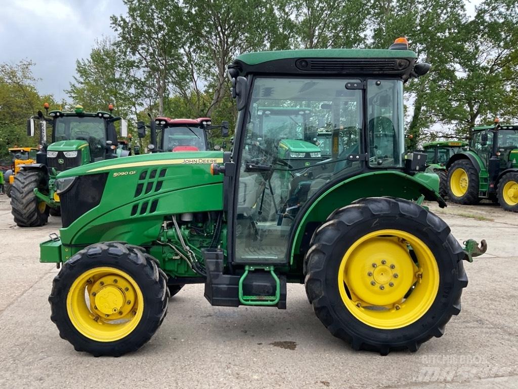 John Deere 5090 GF الجرارات