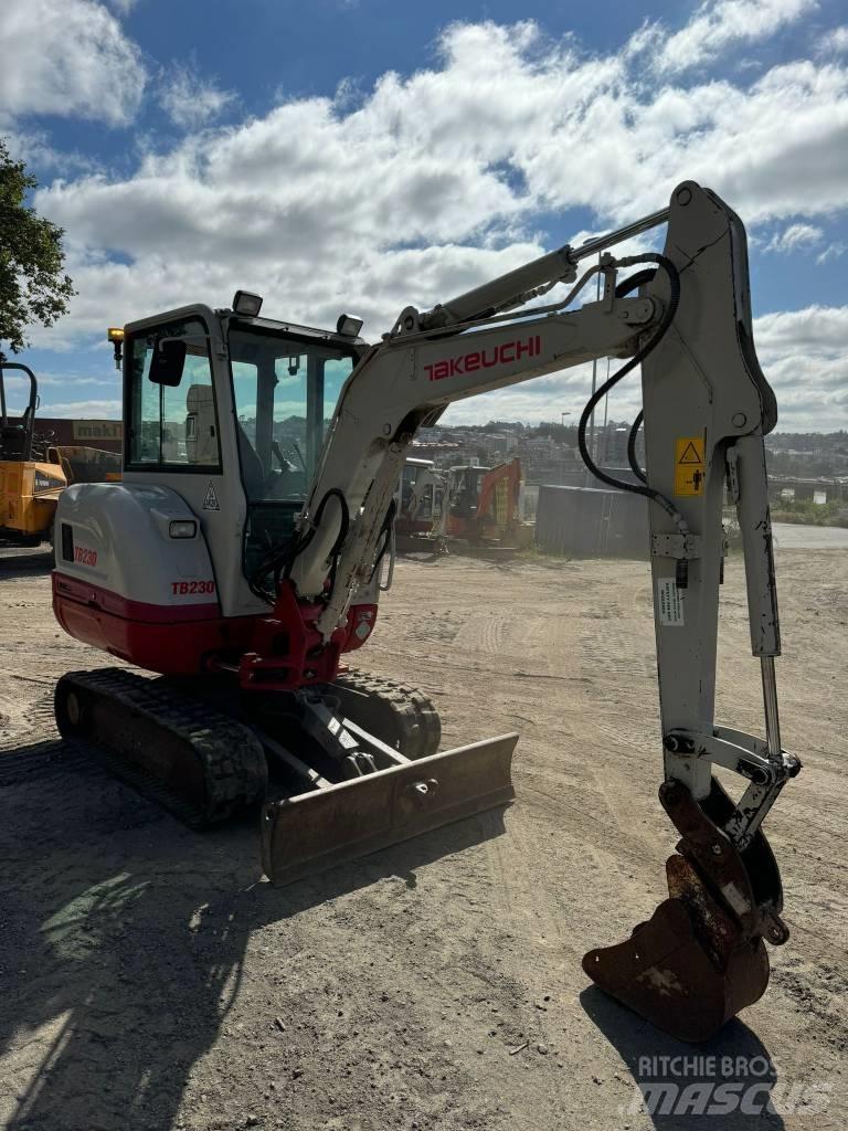 Takeuchi TB 230 حفارات صغيرة أقل من 7 طن (حفارات صغيرة)