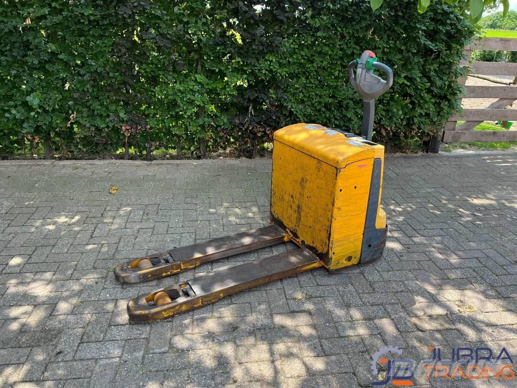 Jungheinrich EJE 118 معدات التكديس الجوالة