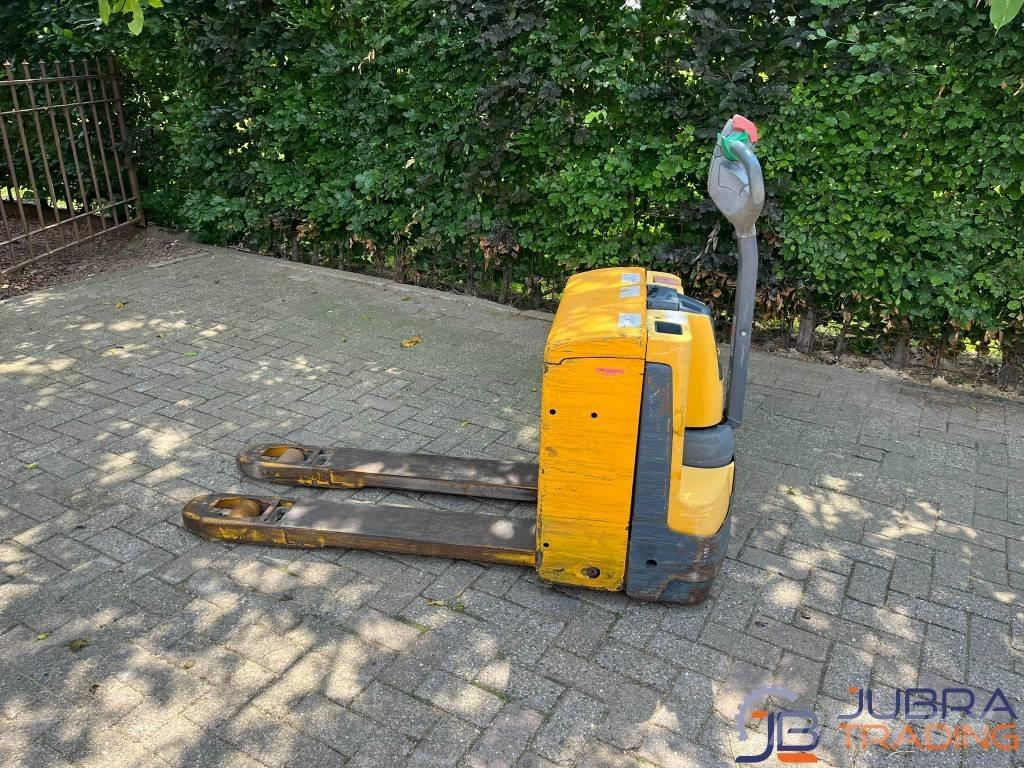 Jungheinrich EJE 118 معدات التكديس الجوالة