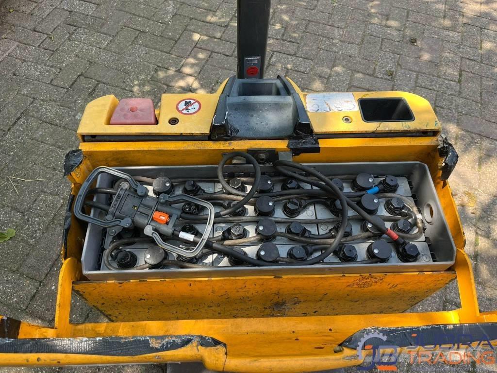 Jungheinrich EJE 118 معدات التكديس الجوالة