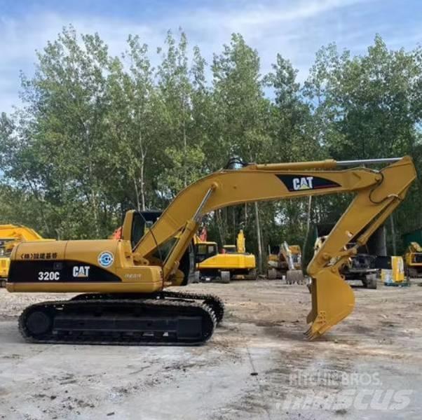 CAT 320 C حفارات زحافة