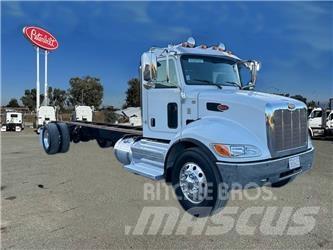 Peterbilt 337 شاحنات بمقصورة وهيكل