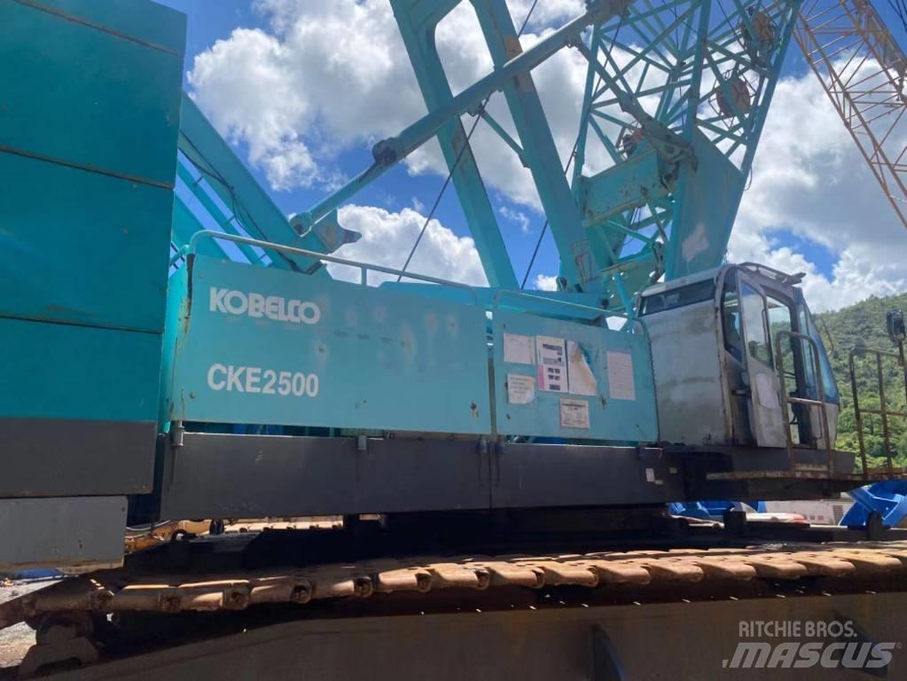 Kobelco CKE 2500 رافعات مجنزرة