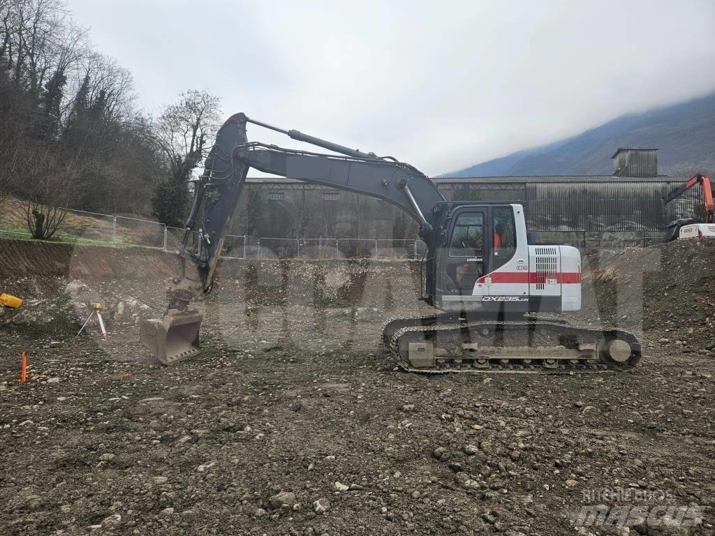 Doosan DX 235 LCR حفارات زحافة