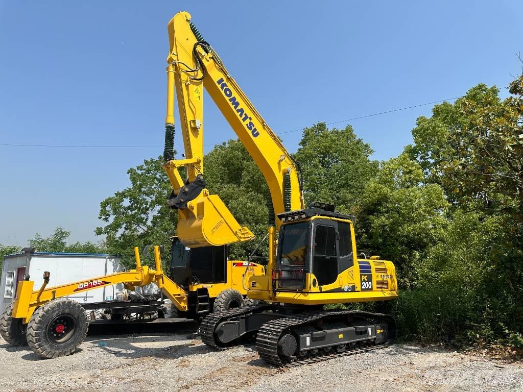Komatsu PC200-8 حفارات زحافة