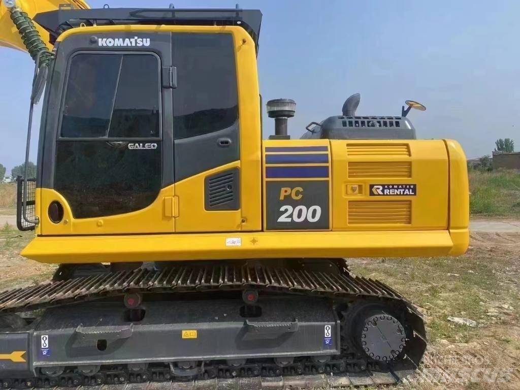 Komatsu PC 200-8 حفارات وسط 7 طن - 12 طن