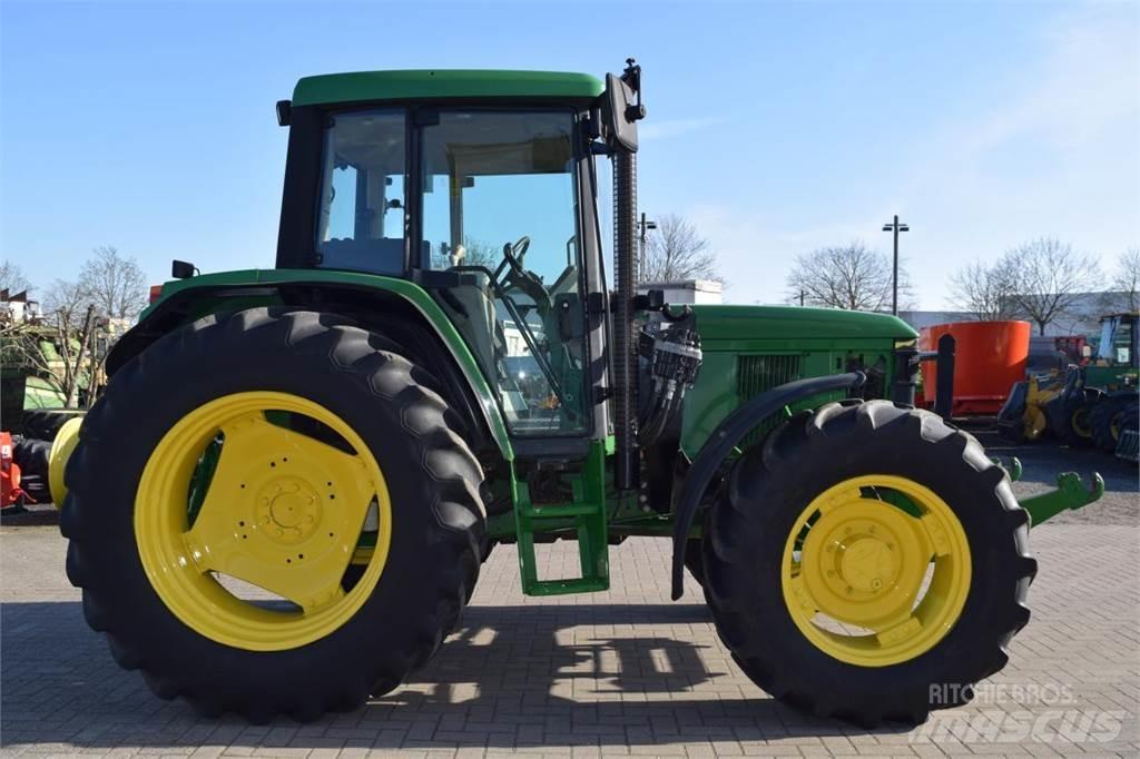 John Deere 6410 الجرارات