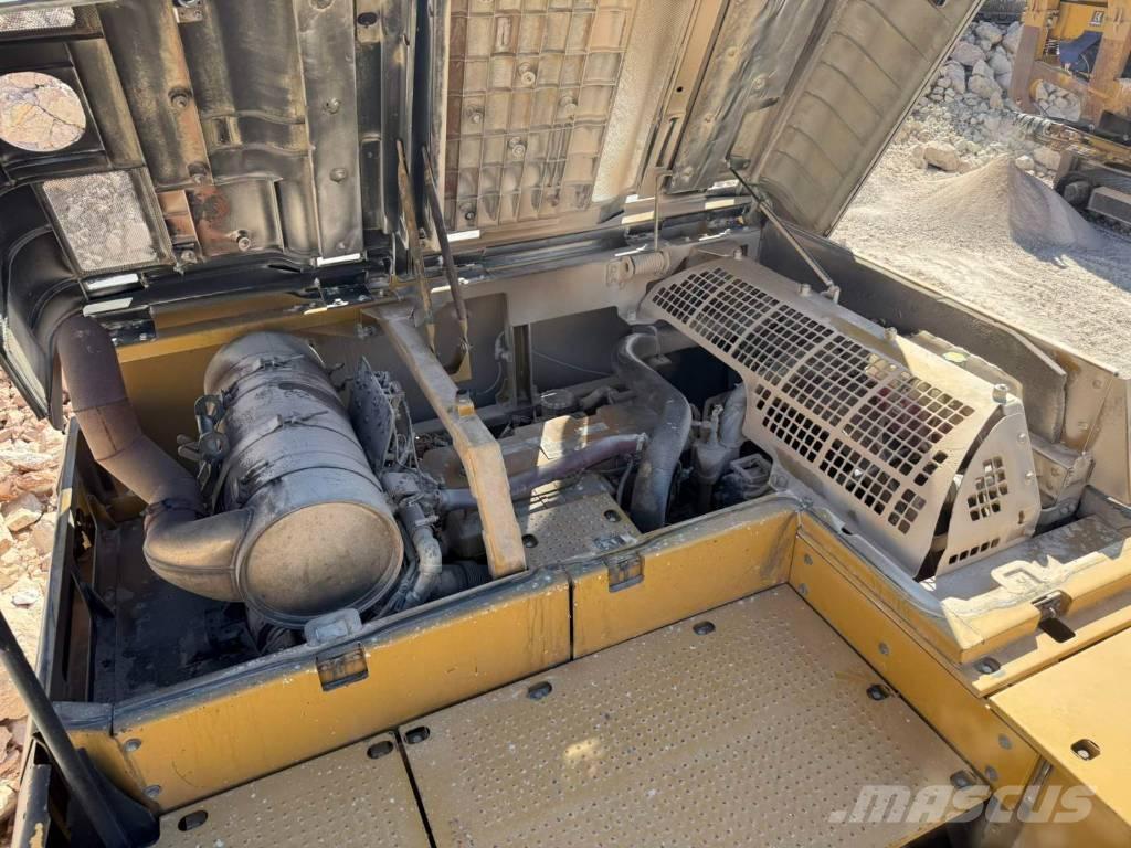 CAT 349 E حفارات زحافة