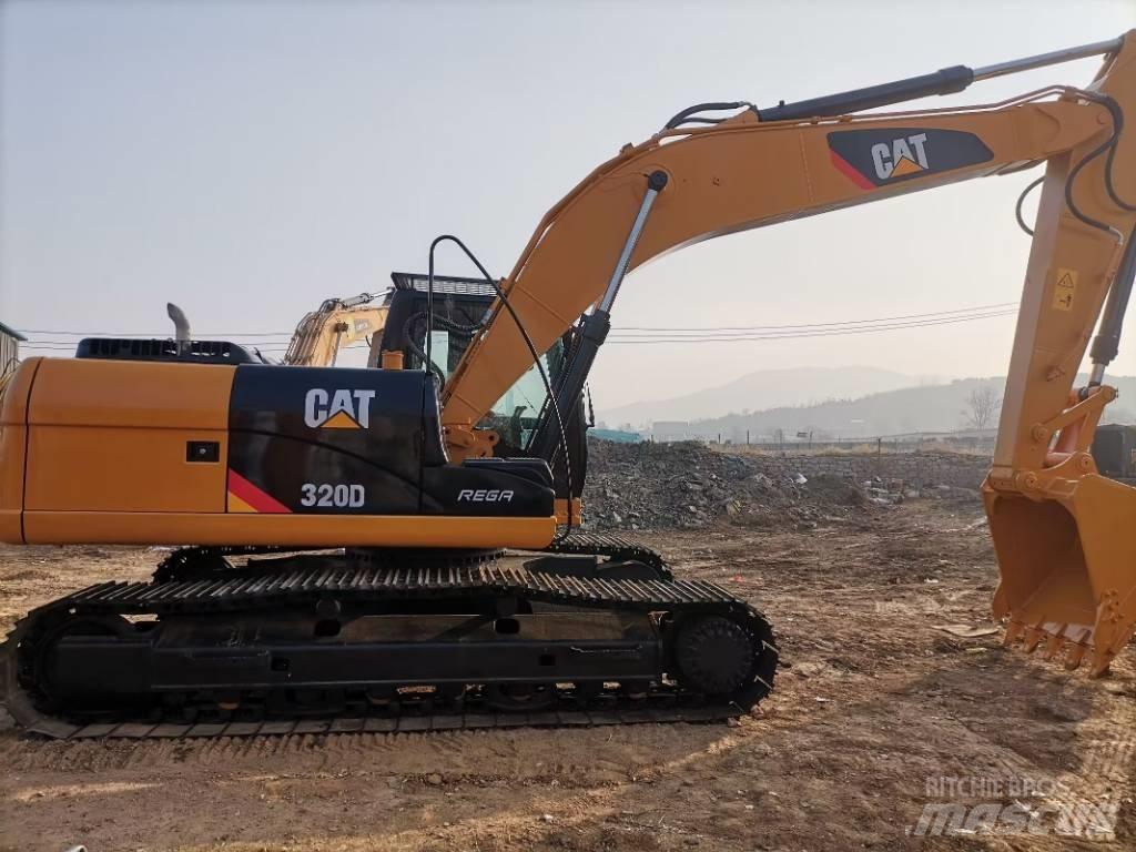 CAT 320 D حفارات زحافة