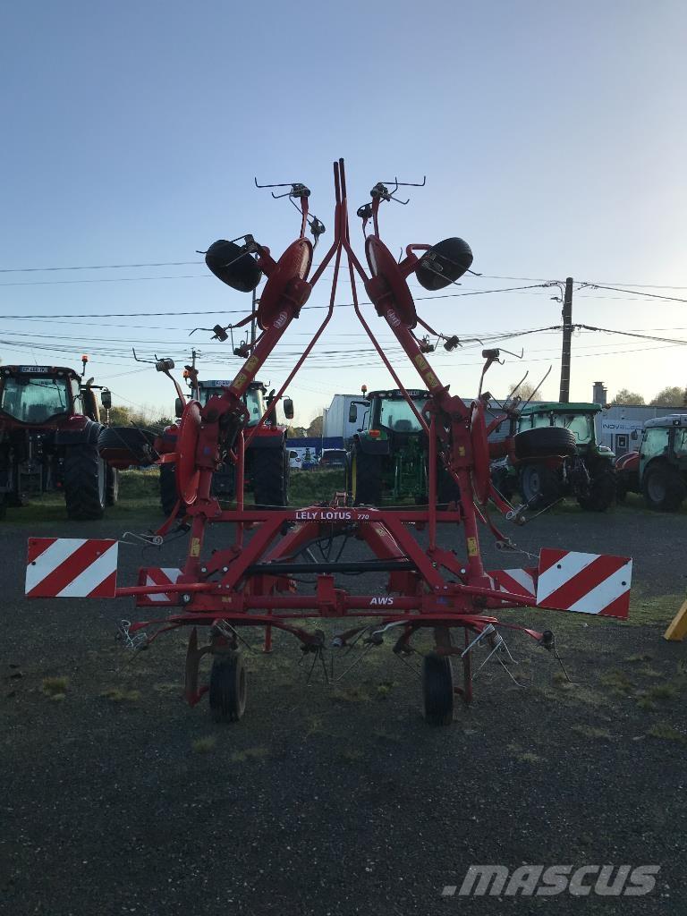 Lely LOTUS 770 مكابس وميبسات التبن