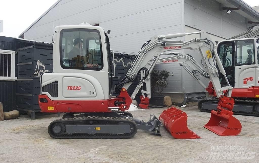 Takeuchi TB225 حفارات صغيرة أقل من 7 طن (حفارات صغيرة)