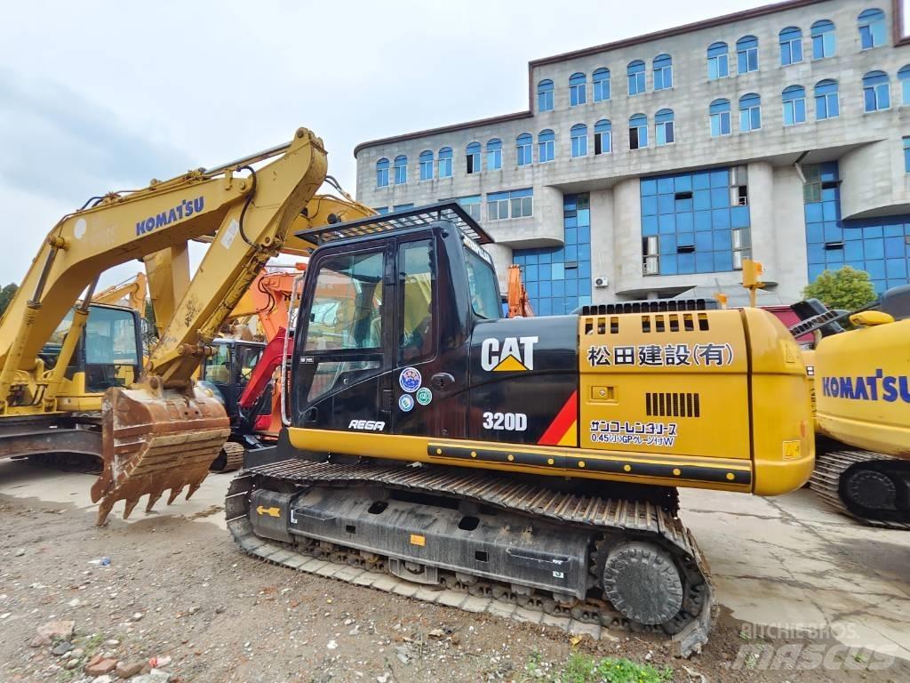CAT 320 D حفارات زحافة