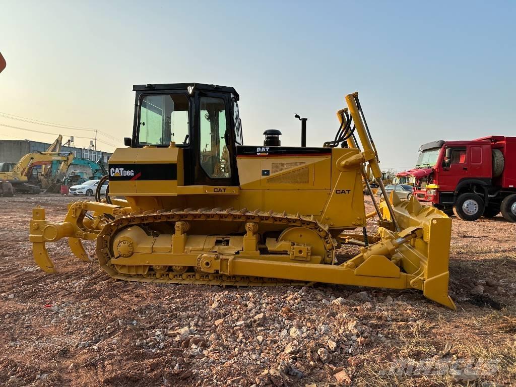 CAT D 6 G بلدوزرات مجنزرة