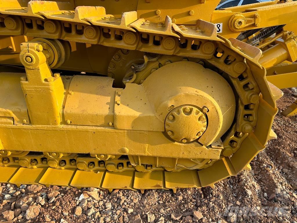 CAT D 6 G بلدوزرات مجنزرة
