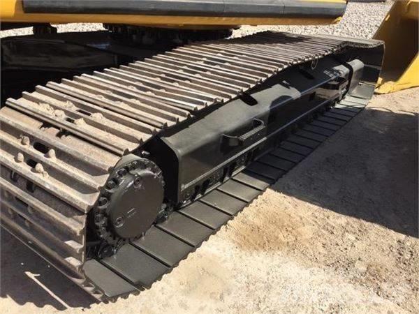 CAT 325 D حفارات زحافة