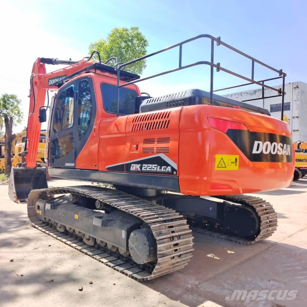 Doosan DX 225 LCA حفارات زحافة