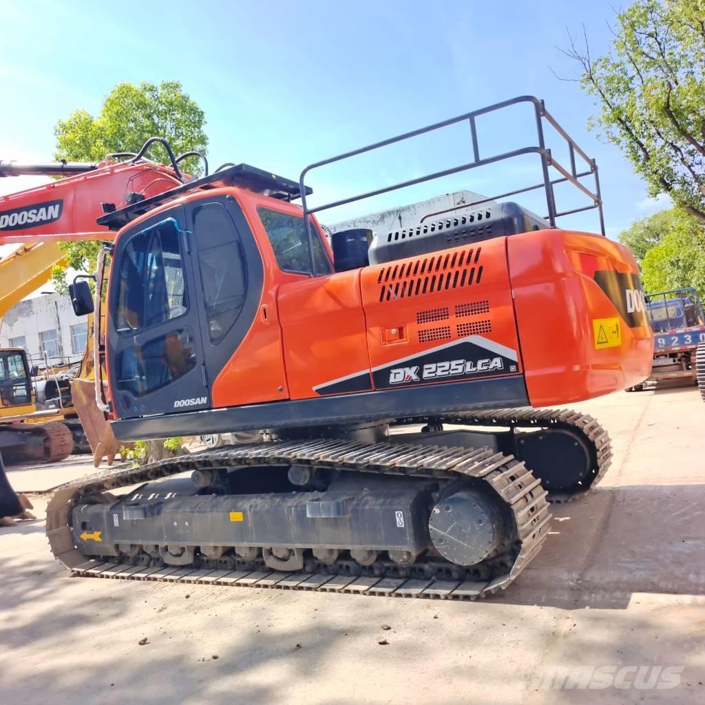 Doosan DX 225 LCA حفارات زحافة